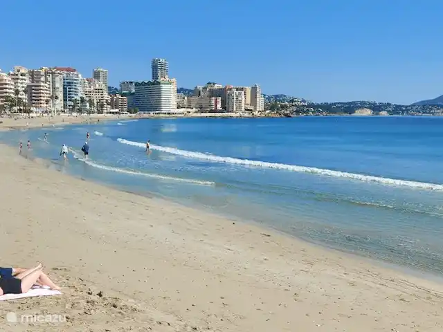 Casa Kiek huren in Spanje, Costa Blanca, Altea - vakantiehuis Mooi zandstrand in Calp kijkend naar het noorden.