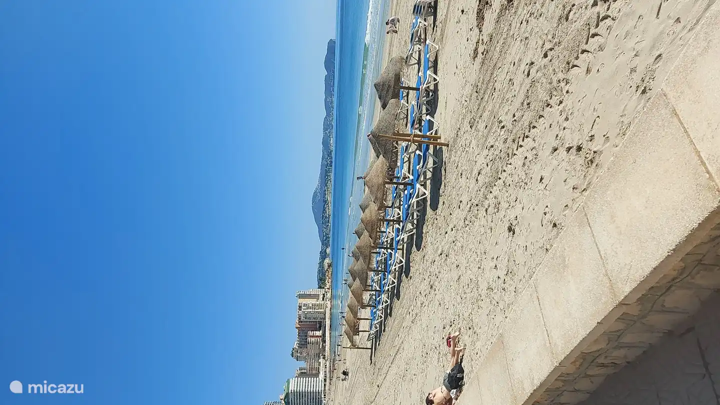 Ein schöner Sandstrand, an dem es sich gut verweilen lässt.