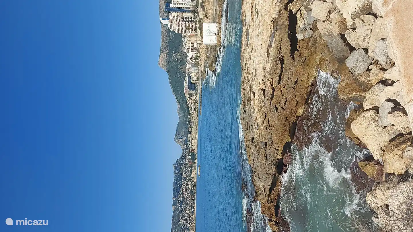 Entlang des Boulevards in Calp in Richtung Süden.