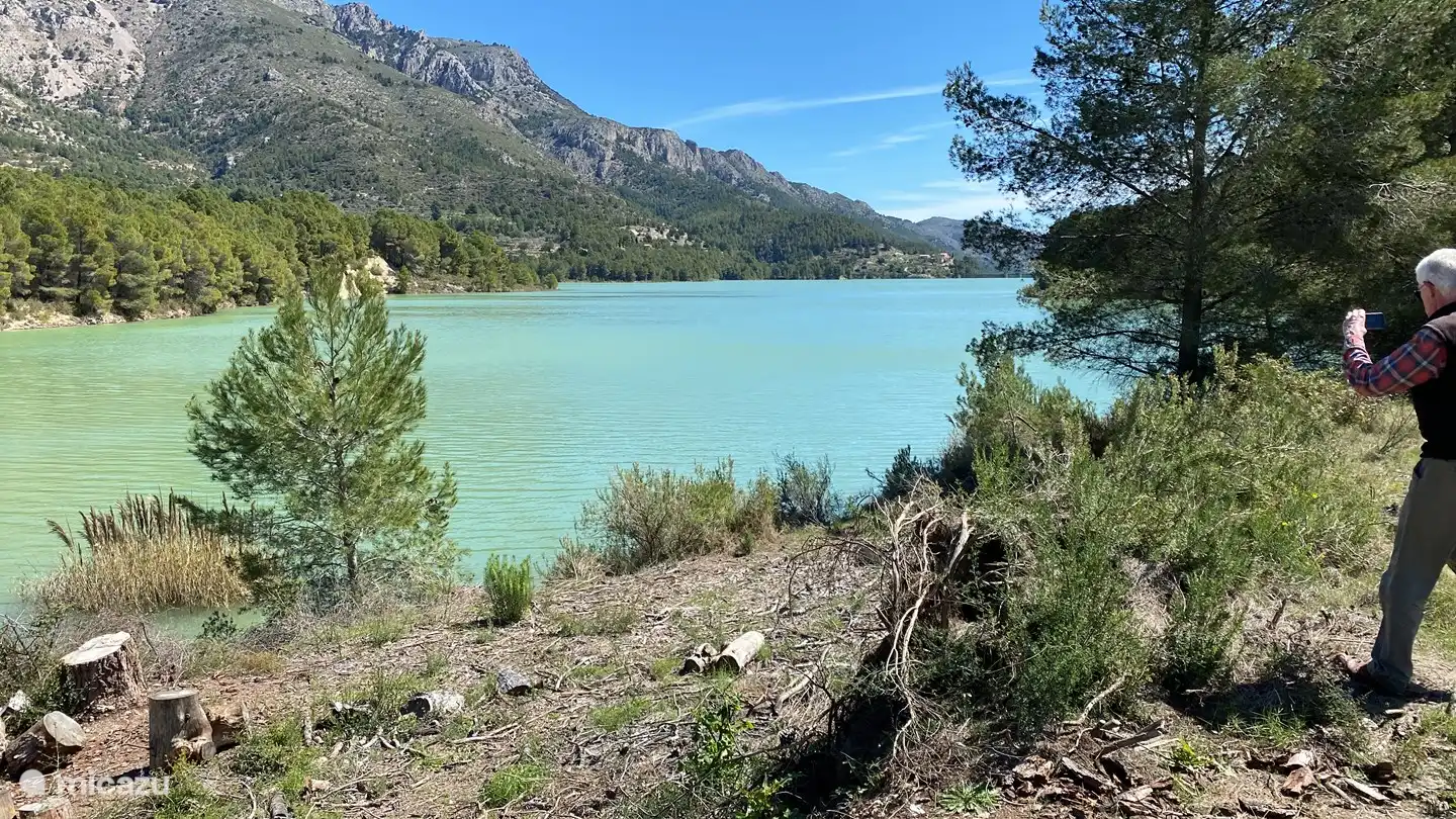 Sie können einen schönen Spaziergang rund um den See von ca. 11 km machen.