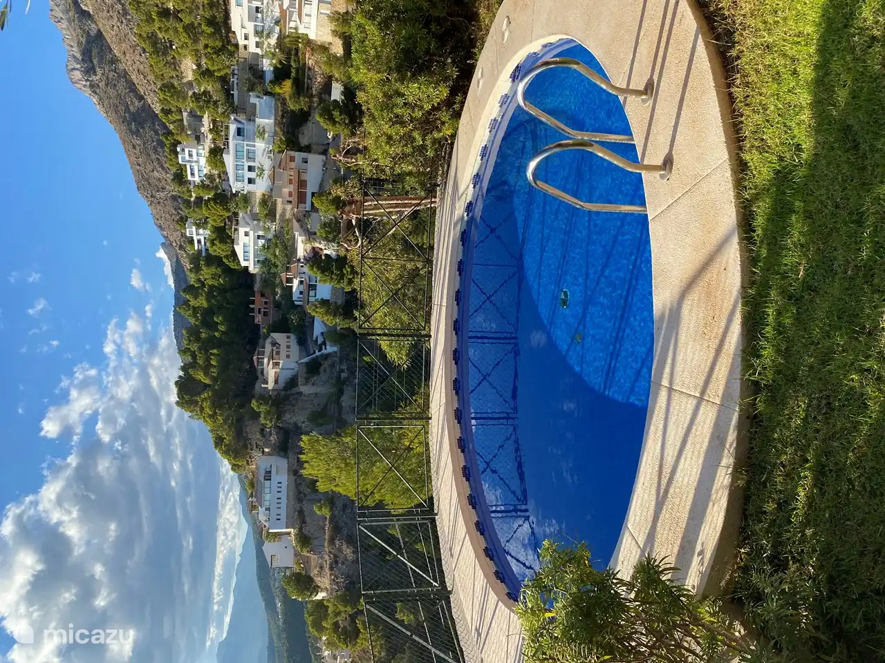 Ein separates Bad in den vier höher gelegenen Wohnungen.