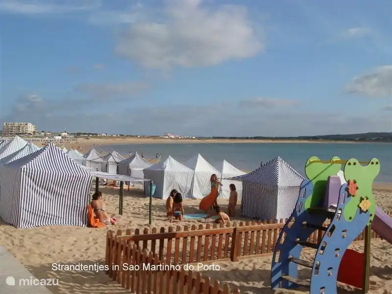 Plage sur le boulevard São martinho do Porto