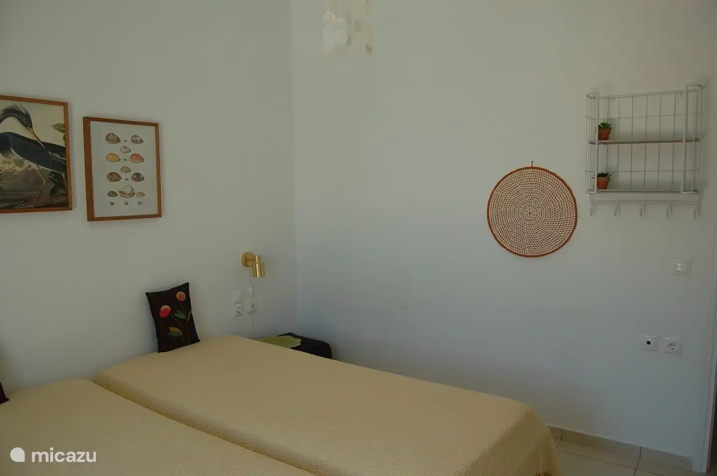 Bedroom with 2 single beds, air conditioning and spacious closets. Room is located on the garden side with a door to the outside.