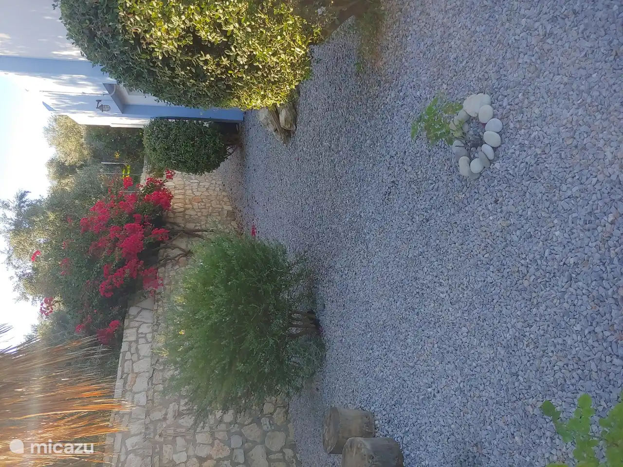 Garden behind / side of the house, complete privacy.