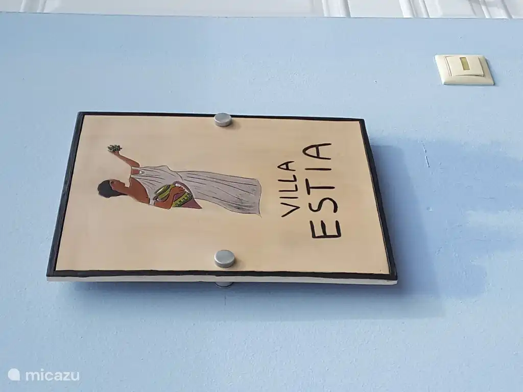 Villa Estis is named after the Greek goddess Hestia. She is the goddess of domestic hearth, the hearth, the family, and the community.