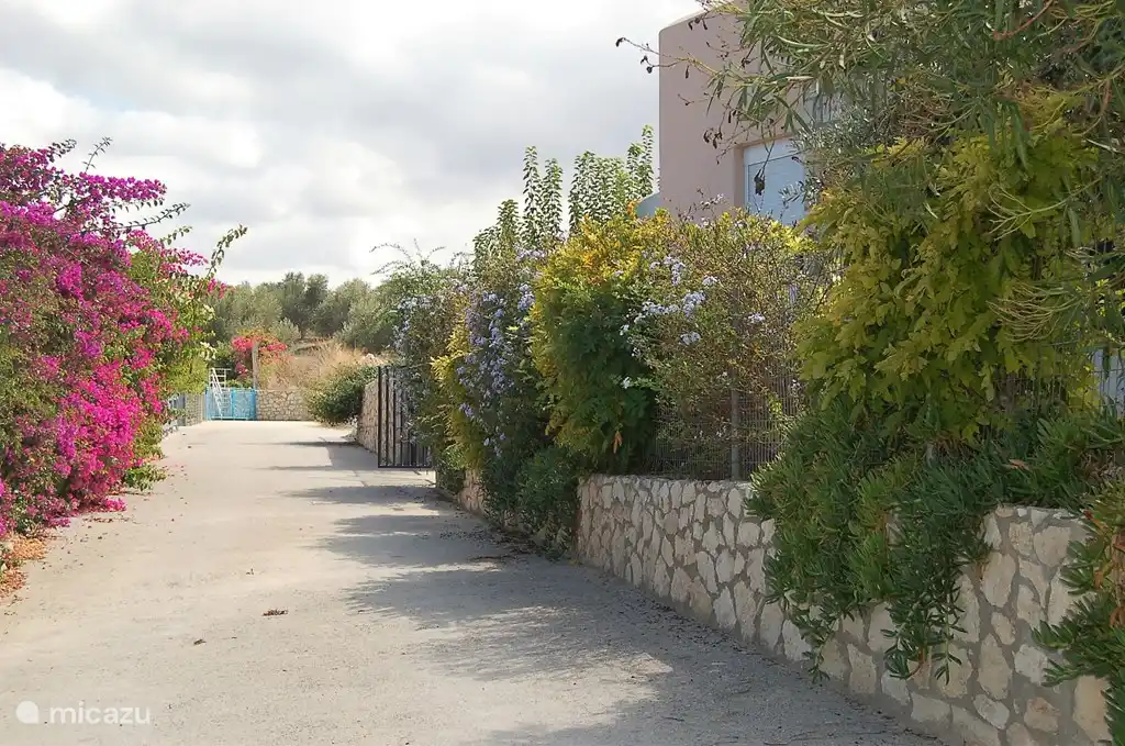 The ramp to Villa Estia. Behind behind the blue fence.