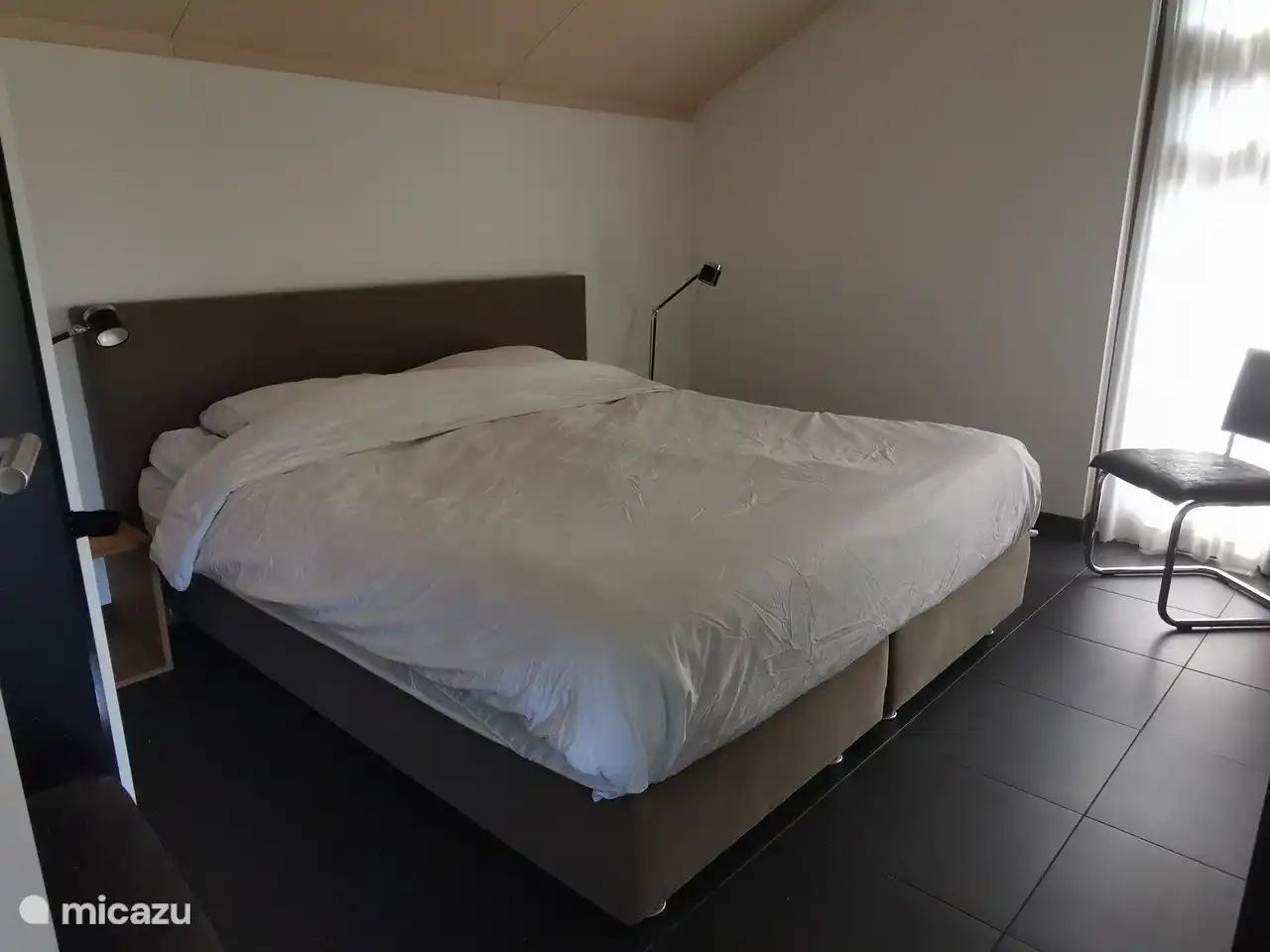 Schlafzimmer im Erdgeschoss mit Doppelbett 180 x 200