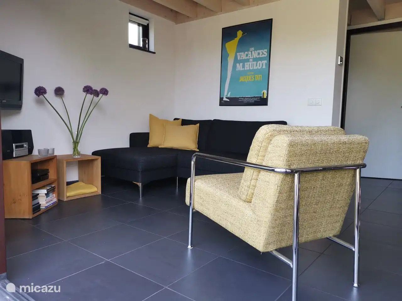 Sitzbereich mit Ecksofa und Sessel