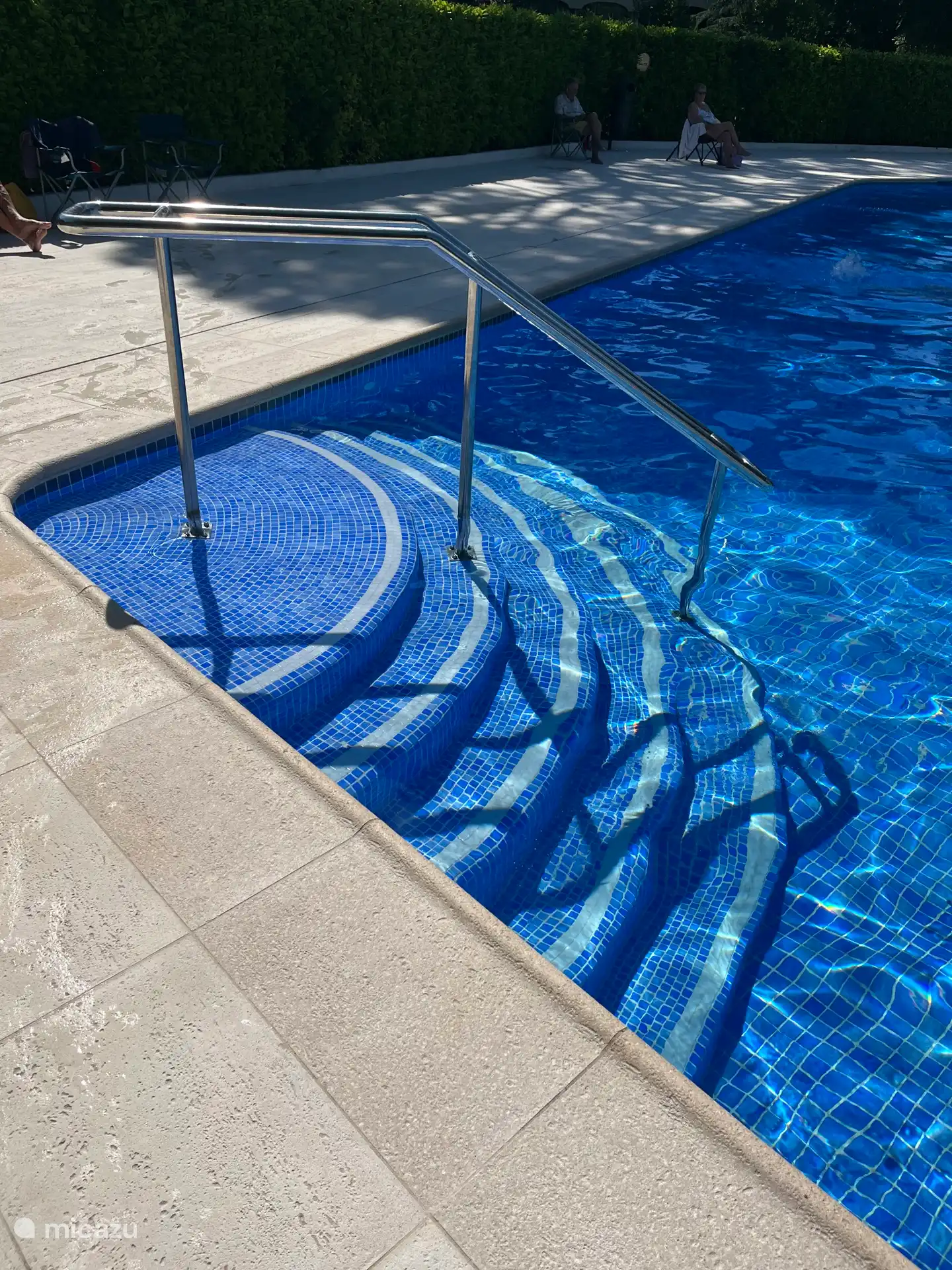 Pequeños escalones, también fáciles de usar para que los niños pequeños jueguen.