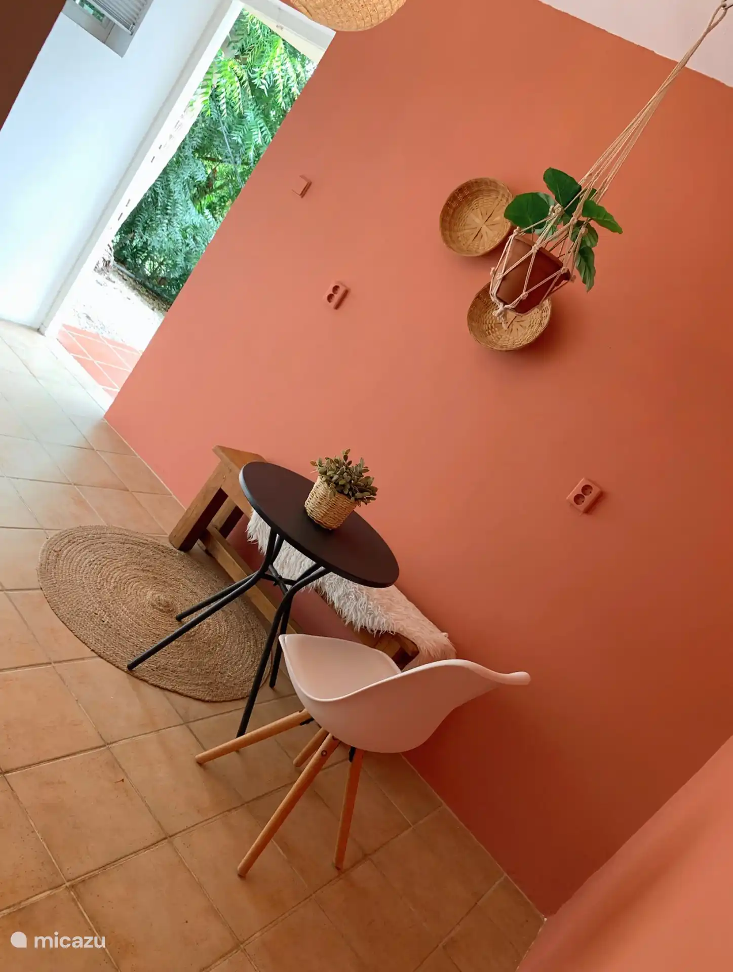 Das Wohnzimmer der Wohnung