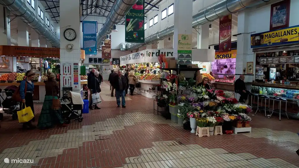 überdachter Markt in Denia