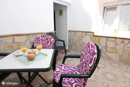 Vakantiehuis Spanje, Andalusië, Cómpeta stadswoning Casa Carmen patio met bbq