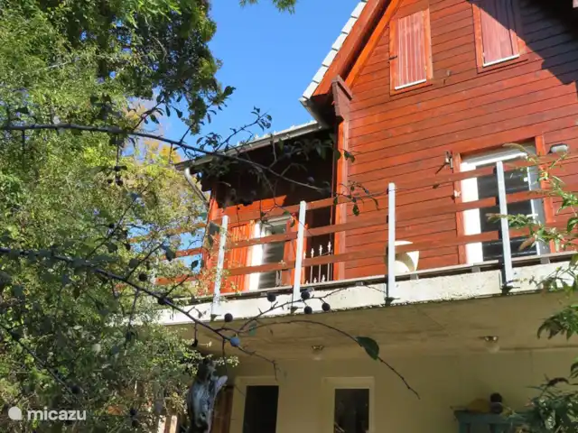 Arbre des Roses | France, Hautes-Alpes, Manteyer - chalet La porte d'entrée du « jardin »