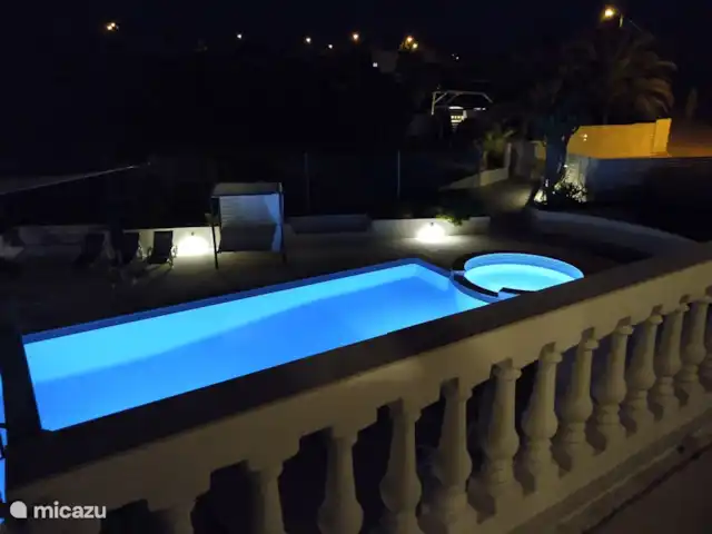 Vivenda Summertime en Portugal, Algarve, Carvoeiro - casa vacacional Área de la piscina (por la noche)