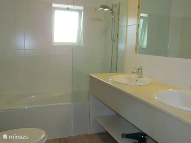 Vivenda Summertime en Portugal, Algarve, Carvoeiro - casa vacacional Habitación 1 - baño