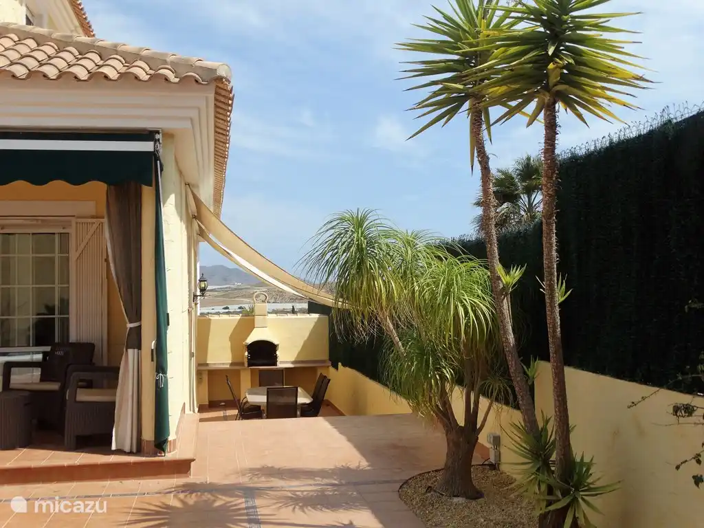 BBQ plaats met schaduwdoek