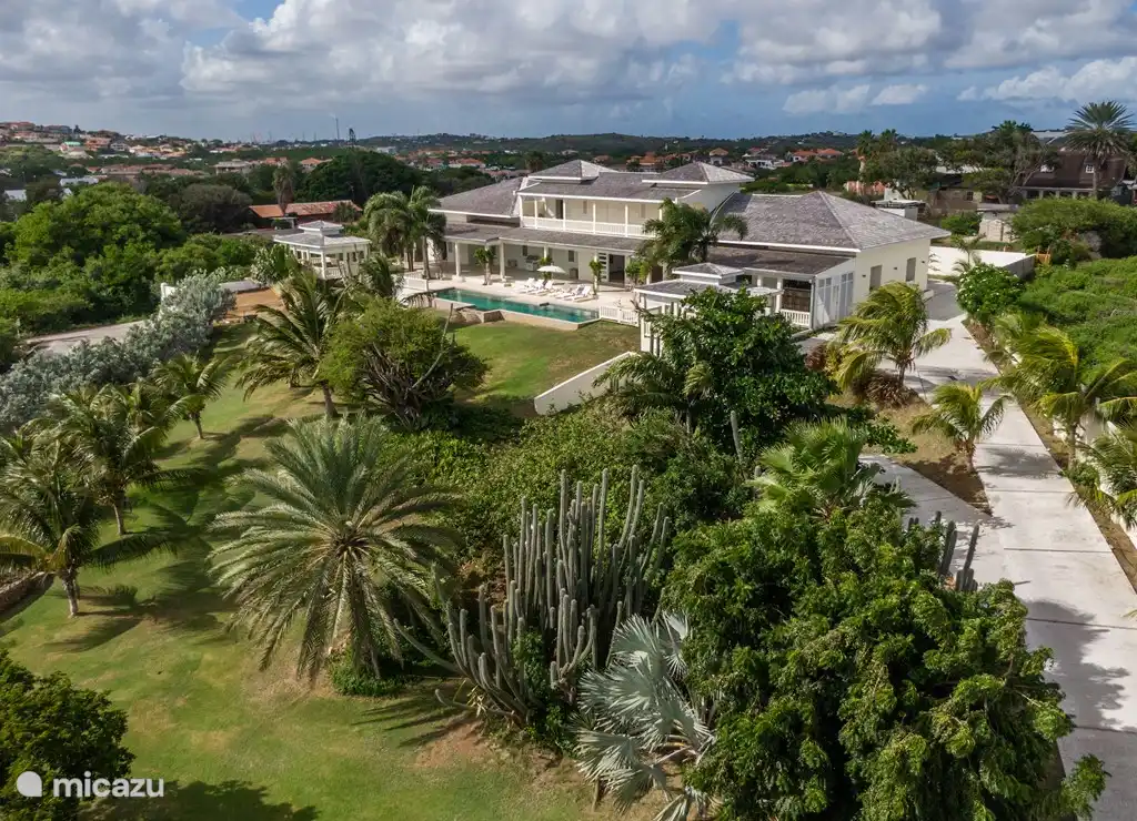 Villa Libre située dans un jardin tropical