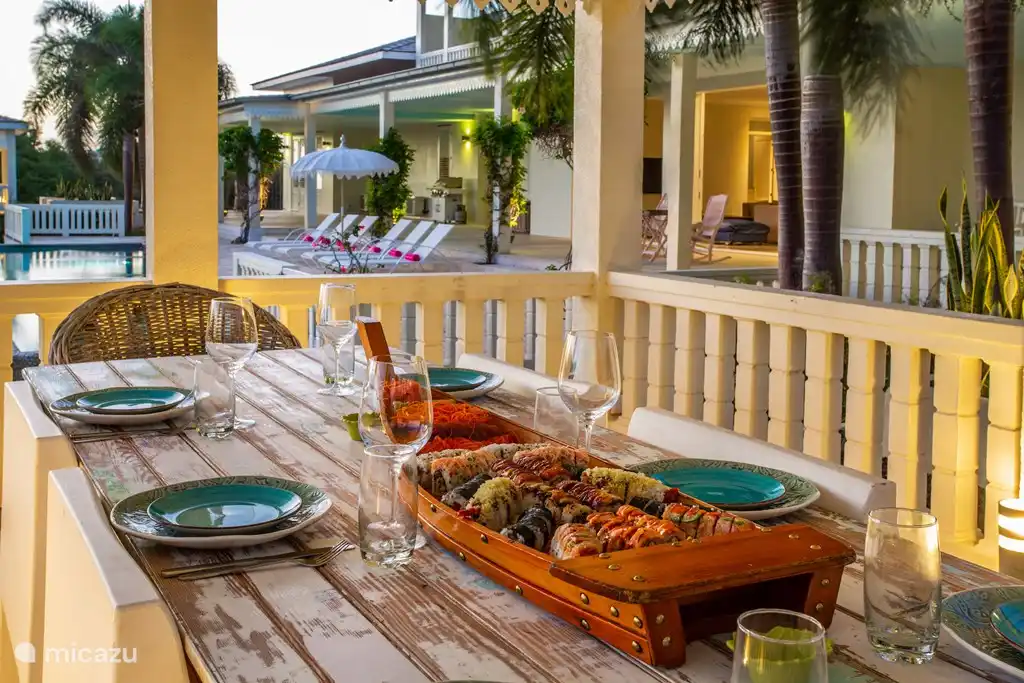 Du gazebo vous avez une vue sur la piscine