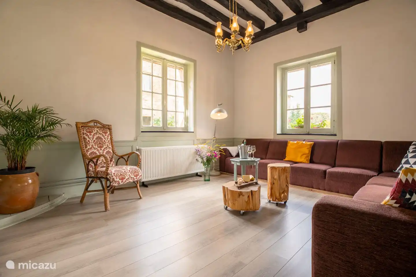 Lounge-TV-Ecke mit niederländischen Fernsehsendern