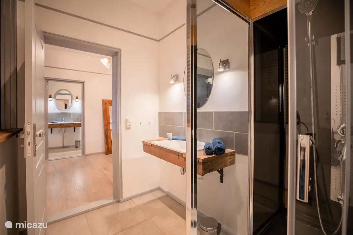 Badezimmer 2 mit luxuriöser Regendusche