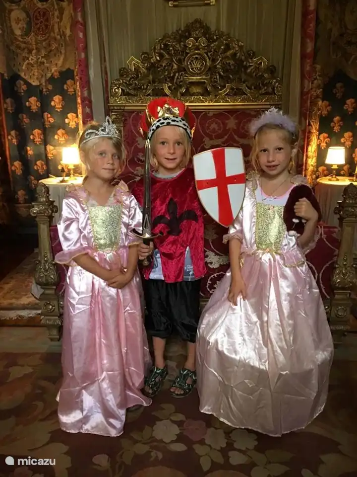 Castle de Bonneval ist 2 Gehminuten entfernt und bietet tolle Touren für Jung und Alt