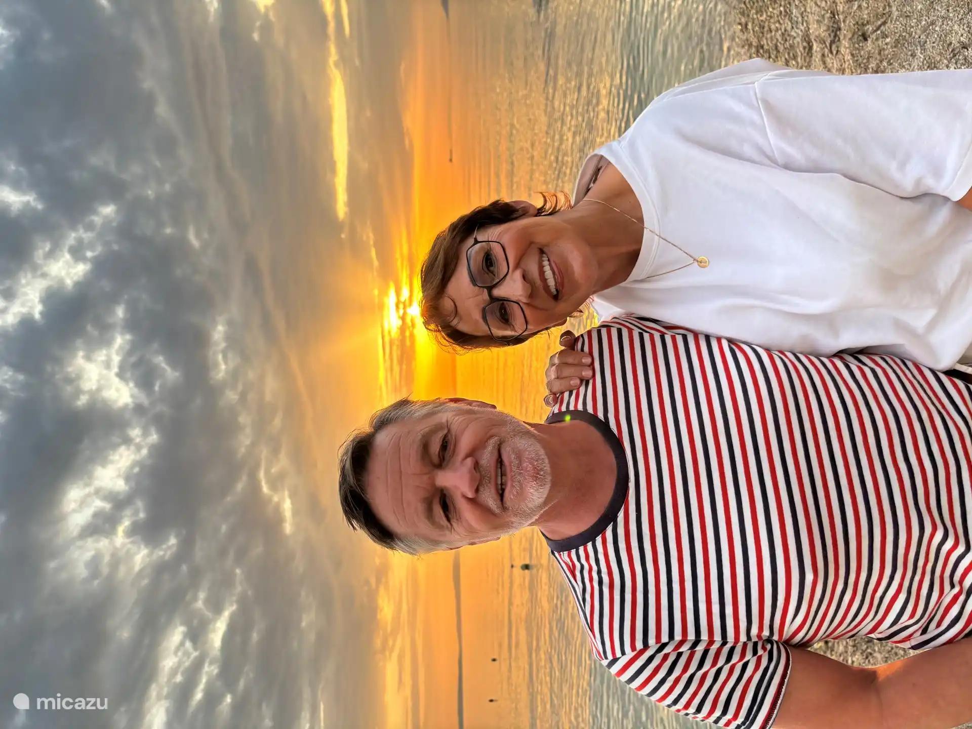 Hola, somos nosotros. Berrie y Trix . Los orgullosos propietarios de esta hermosa casa decorada con amor.