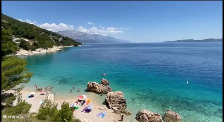 La costa vista desde Mimice con vistas al Parque Natural de Biokovo.