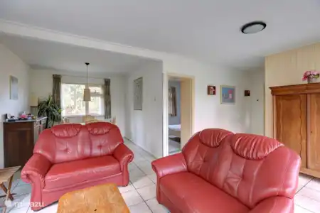 Vakantiehuis Nederland, Drenthe, Meppen bungalow Huisdiervriendelijk Vakantiehuis Zitkamer, achteraan eethoek