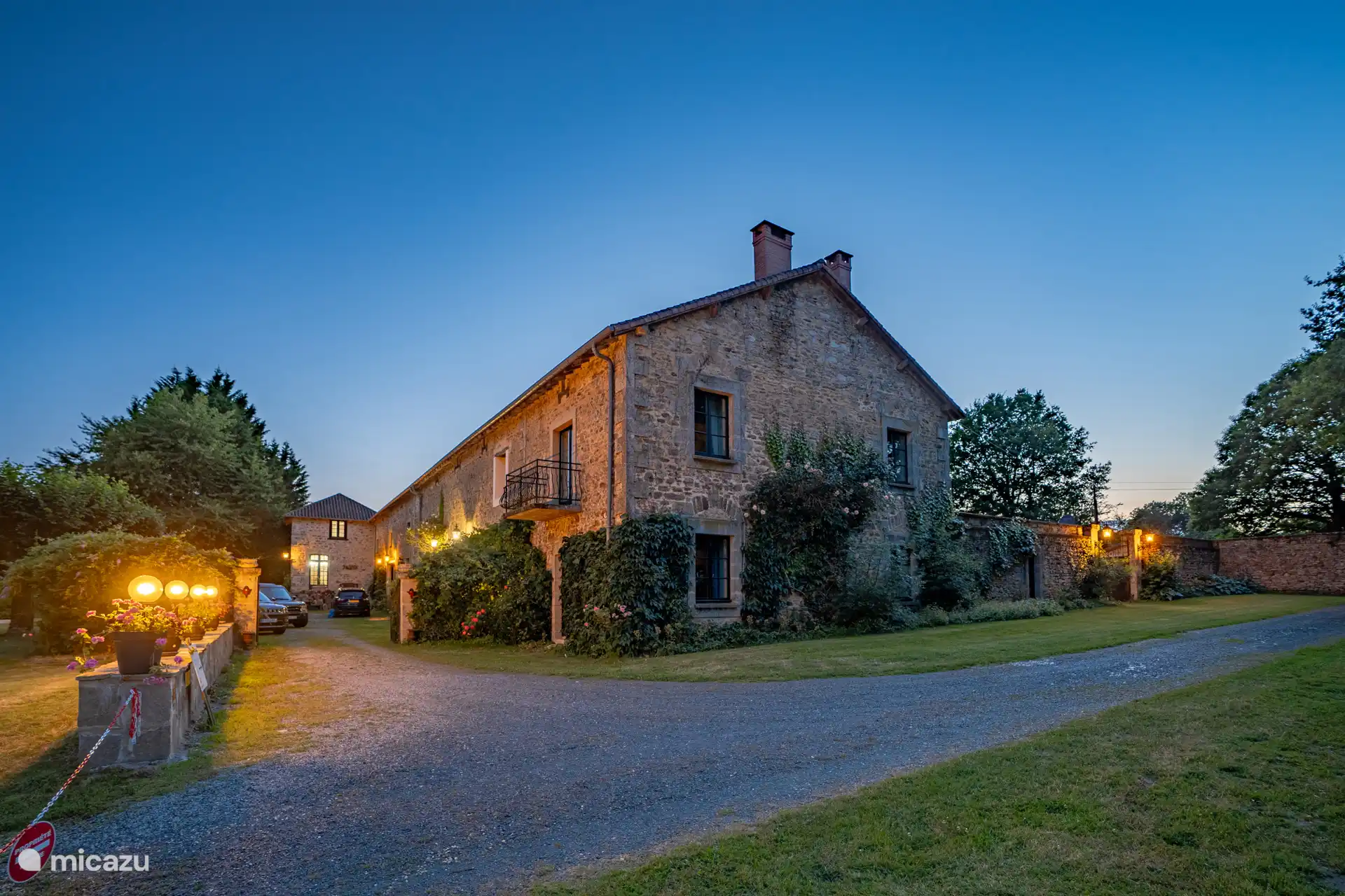 Gite und darüber hinaus beleuchtet 