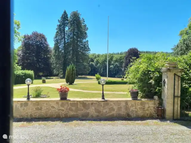 Joffreny | France, Haute-Vienne, Bussière-Galant - gîte / cottage Vue d’ensemble du parc depuis la porte d’entrée