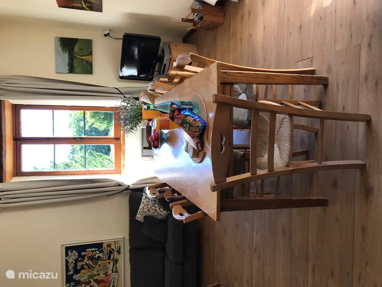 Esstisch neben der Küche im ersten Stock 