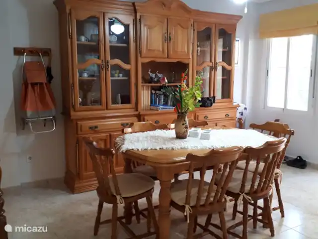 geschakelde woning huren in Spanje, Costa Blanca, Santa Pola – Casa Santa Pola eetgedeelte