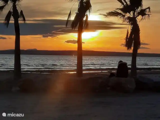 geschakelde woning huren in Spanje, Costa Blanca, Santa Pola – Casa Santa Pola Ook 's avonds is het strand aantrekkelijk.