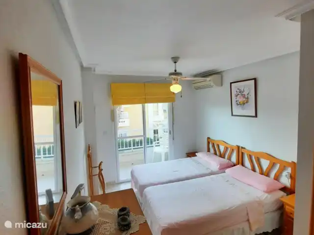 geschakelde woning huren in Spanje, Costa Blanca, Santa Pola – Casa Santa Pola Slaapkamer 1 met balkon