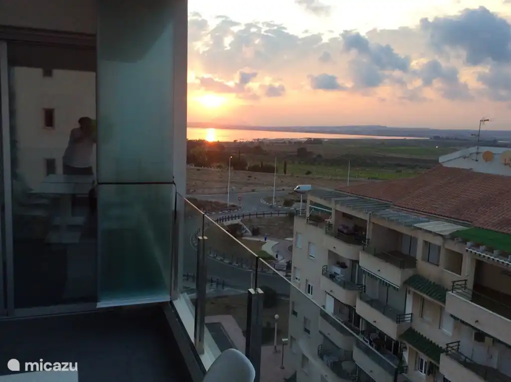 terrasse avec vue sur les lacs salés de La Mata