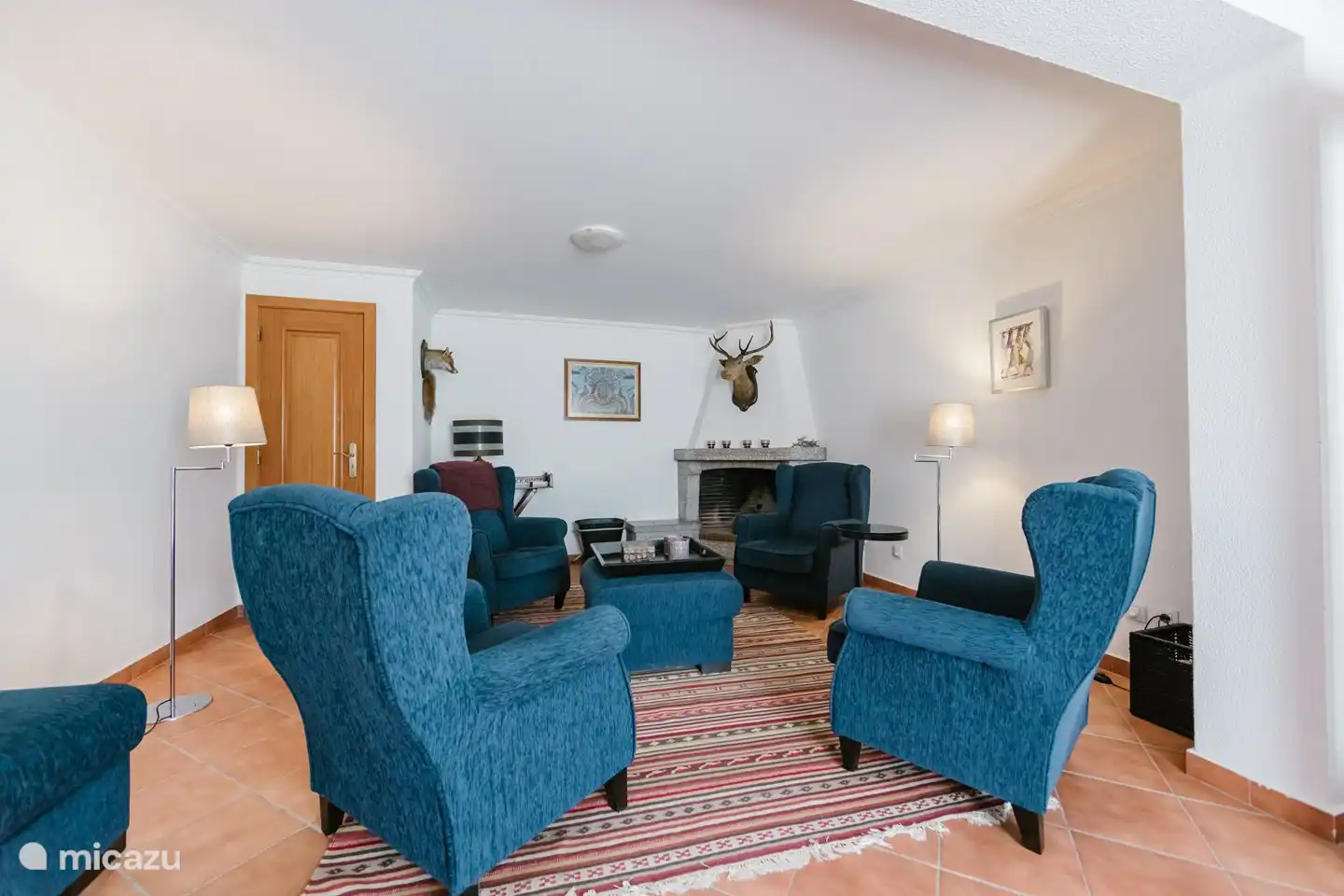 Wohnzimmer mit Kamin