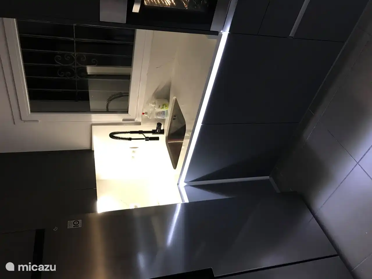 Sink with built-in boiler for hot water