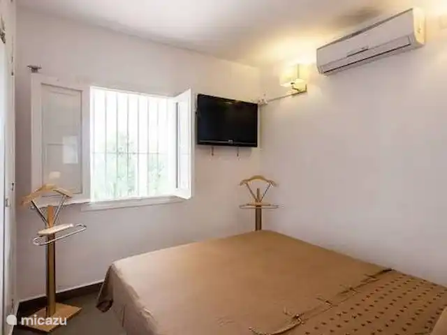 Villa Santorin, Costa Blanca | Espagne, Costa Blanca, La Nucia - villa Chambre principale avec air conditionné (NB Ce téléviseur ne fonctionne qu'avec une carte pour la connexion par satellite).