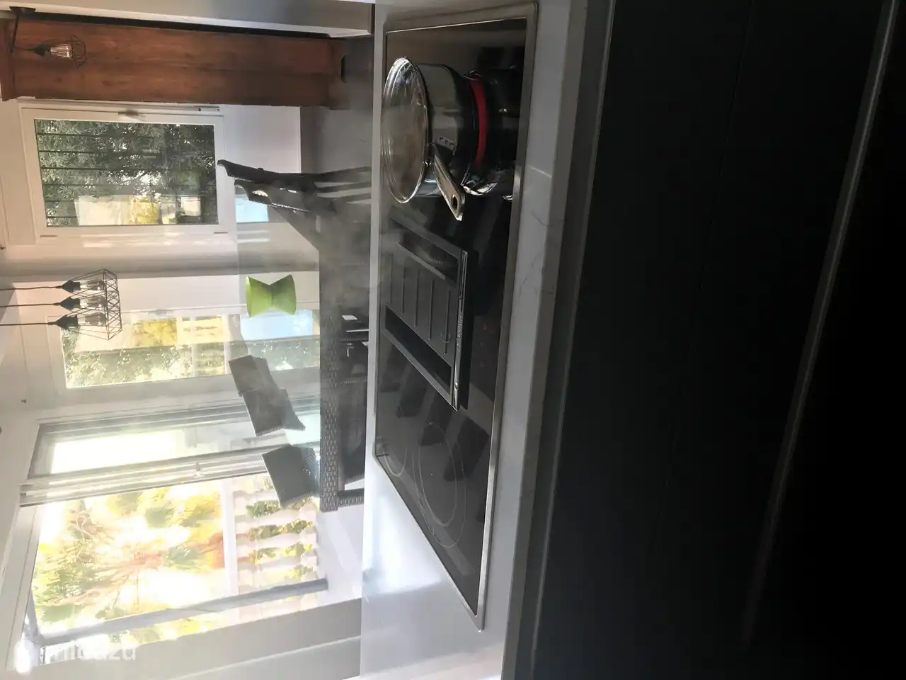 cooking with sea view and integrated extraction