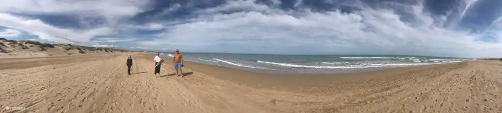 der Strand zwischen La Marina und Guardamar Anfang April 2018