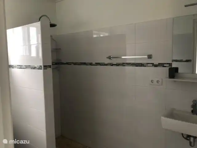 Location de Vacances Curaçao, Banda Abou (ouest), Fontein, villa - Villa Paradis Salle de bain 2 douche à l’italienne avec eau chaude