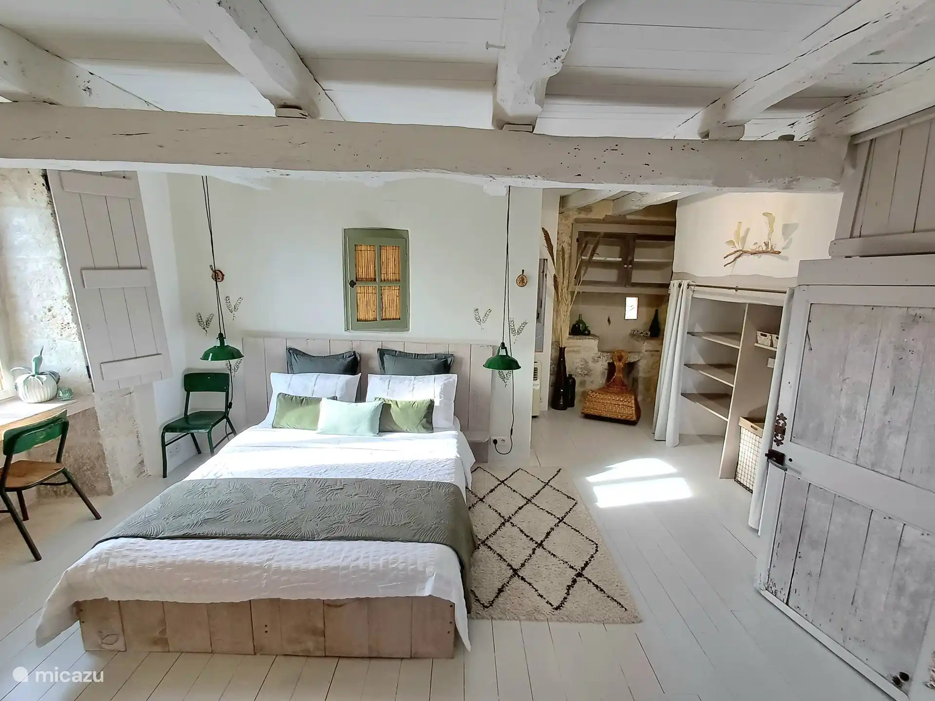 Schlafzimmer im ersten Stock mit eigenem Bad.