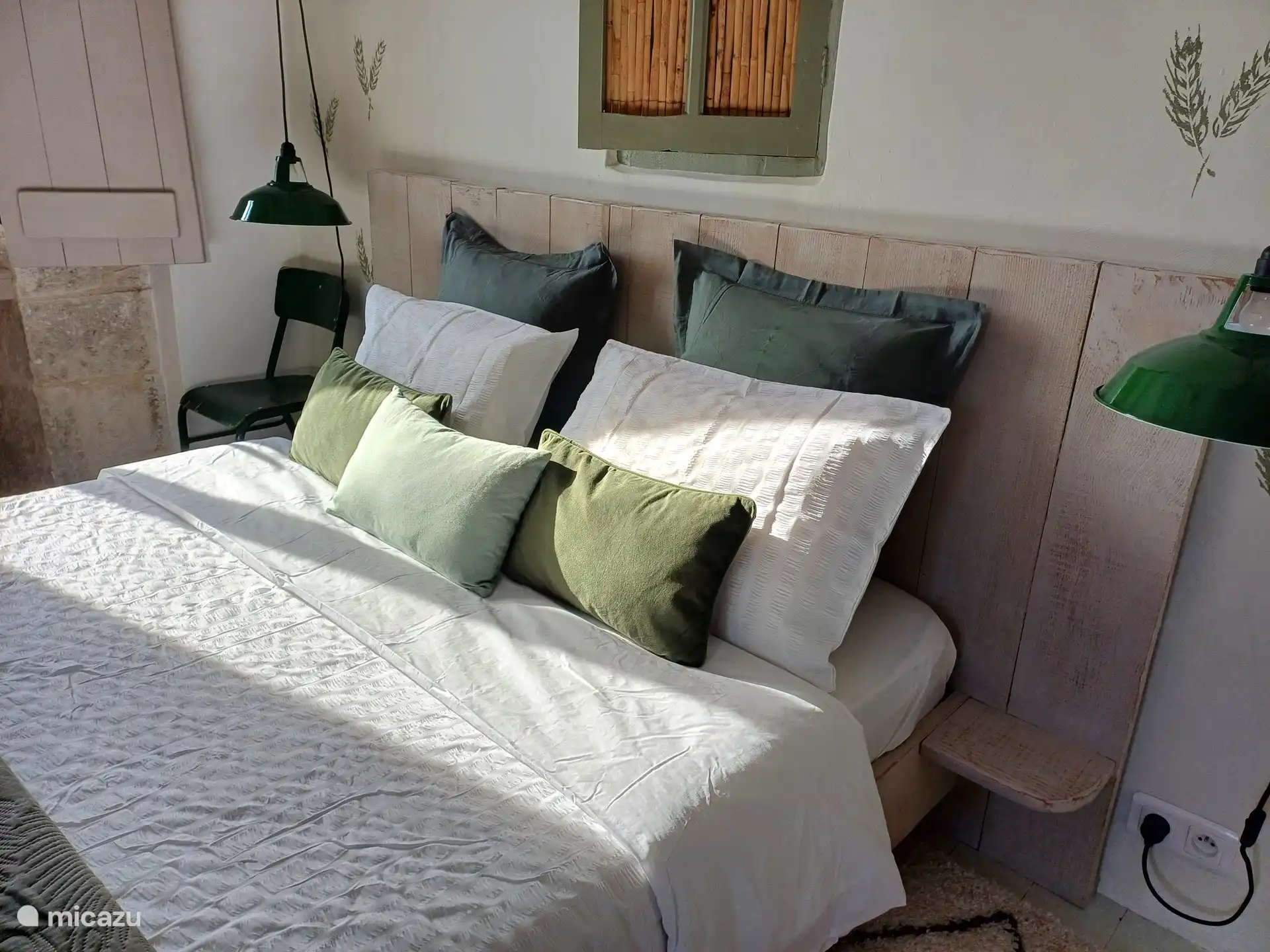 Bequemes Bett von 1,60 m x 2 m