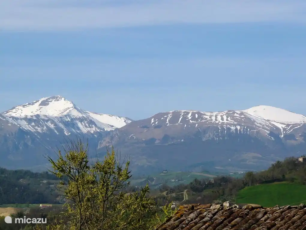 Vue de la maison sur les Monti Sibillini