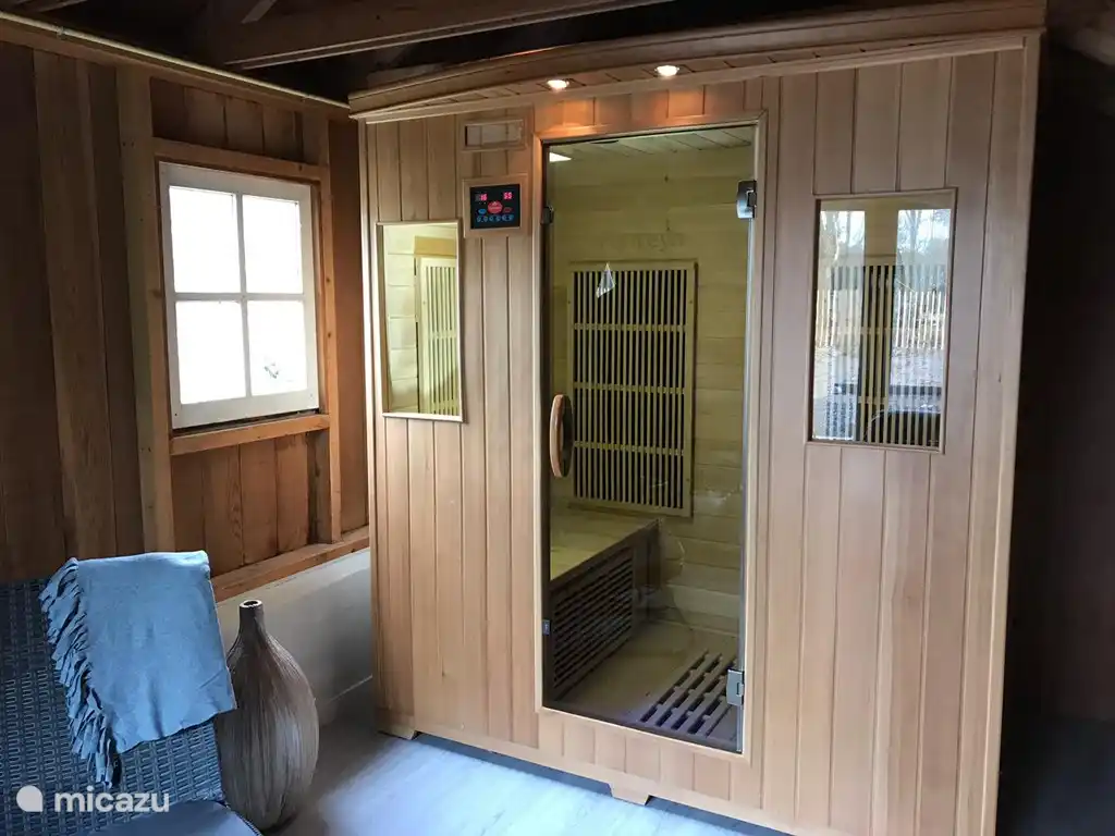 Mögen Sie eine Sauna oder möchten Sie einen zusätzlichen Ort zum Entspannen? Dann mieten Sie diese Saunakabine mit Infrarotsauna für 4 Personen.