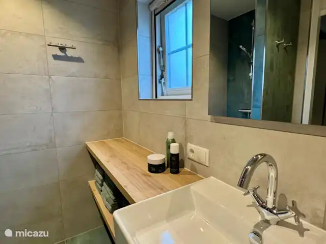Mooi Lievelde huren in Nederland, Gelderland, Lievelde - vakantiehuis De badkamer bevindt zich op de begane grond.