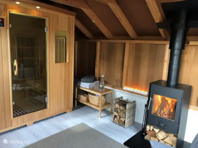 Mooi Lievelde huren in Nederland, Gelderland, Lievelde - vakantiehuis Bij de woning zit tevens een relaxruimte met een 4 persoons infraroodsauna en houtkachel (deze is optioneel bij te boeken).