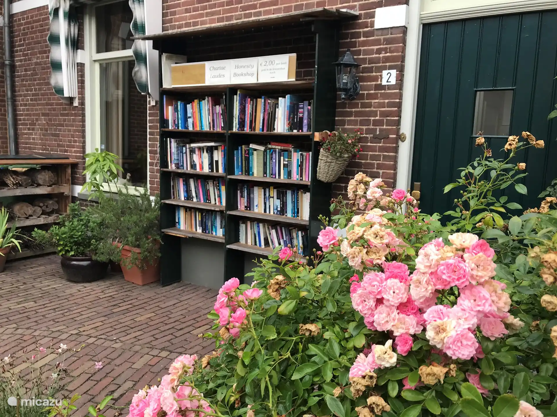 Bredevoort ist eine malerische Bücherstadt und bekannt für ihre vielen Buchhandlungen und Bücherregale im Freien. Darüber hinaus findet viermal im Jahr ein internationaler Buchmarkt statt. 