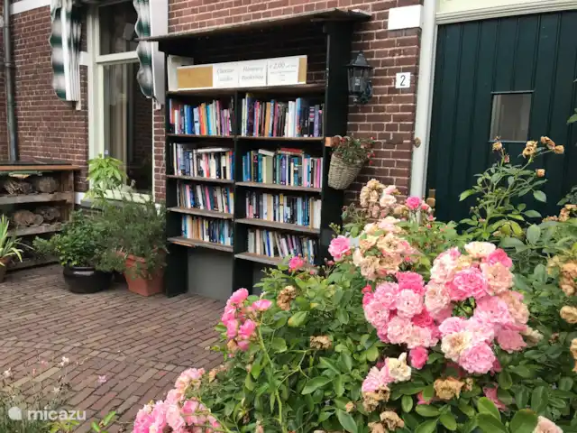 Mooi Lievelde huren in Nederland, Gelderland, Lievelde - vakantiehuis Bredevoort is een pittoresk boekenstadje en staat bekent om zijn vele boekebwinkeltjes en buitenkasten met boeken. Daarnaast vindt er viermaal per jaar een internationale boekenmarkt plaats.