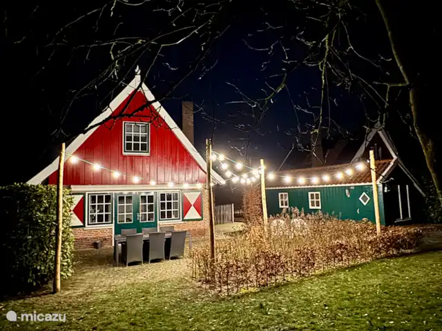 Mooi Lievelde huren in Nederland, Gelderland, Lievelde - vakantiehuis terras by night